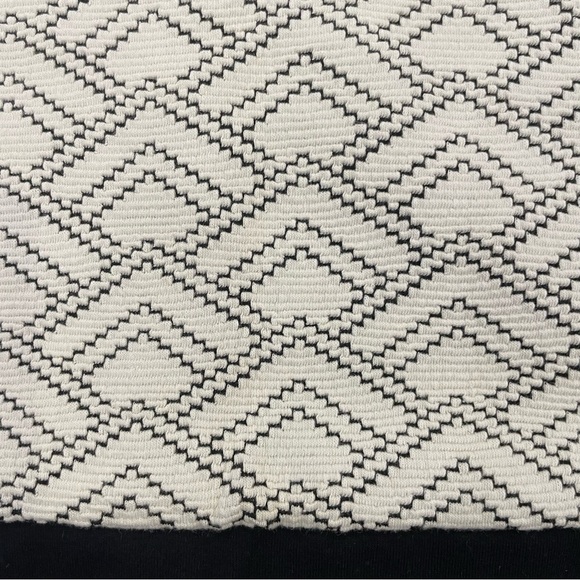 Express Women’s Geometric Black and White Crop Top Size Small New - Picture 3 of 10